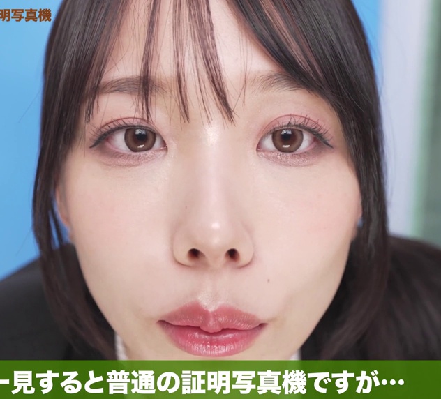 ここで撮影した写真を貼れば絶対合格するというピストンバイブ証明写真ボックス リクルートスーツの女子大生がどんなに突かれても笑顔をキープ 来訪者O.Eさん