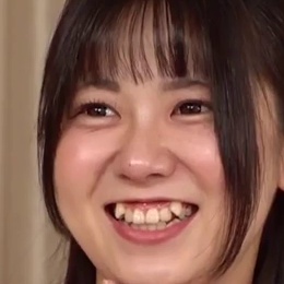 一般男女モニタリングAV 女子大生限定 まんぐり固定バイブでイキ我慢チャレンジ！恥ずかしいポーズのままどんどん太く強力になるバイブの快感に思わず公開イキ漏らし！感度があがったJDオマ○コに罰ゲームのデカチン即ハメ！全員中出し！