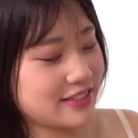 素人女子大生 生まれて初めての恥じらい素股体験！クリトリスが勃起チ○ポと擦れ合って我慢できずにヌルっと生挿入！そのままうぶオマ○コに生中出し！2