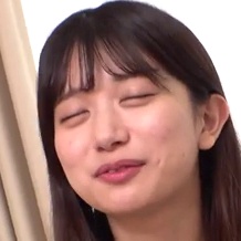 素人女子大生 生まれて初めての恥じらい素股体験！クリトリスが勃起チ○ポと擦れ合って我慢できずにヌルっと生挿入！そのままうぶオマ○コに生中出し！2